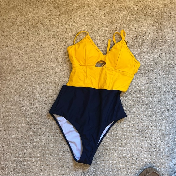 CUPSHE YELLOW & NAVY CUT OUT ONE PIECE SWIMSUIT M - Picture 4 of 4